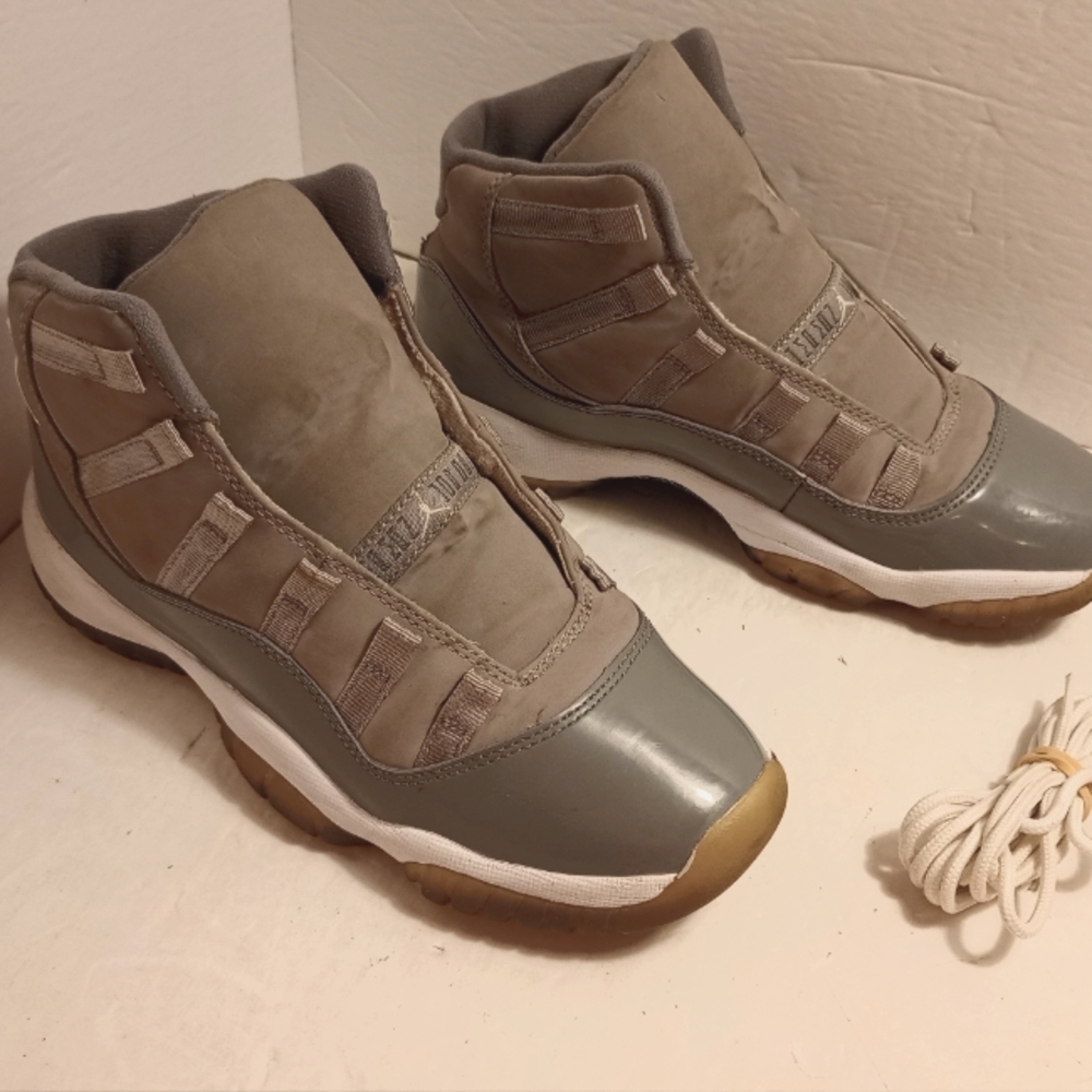 Jordan 11 Retro Cool Gray boys size 4